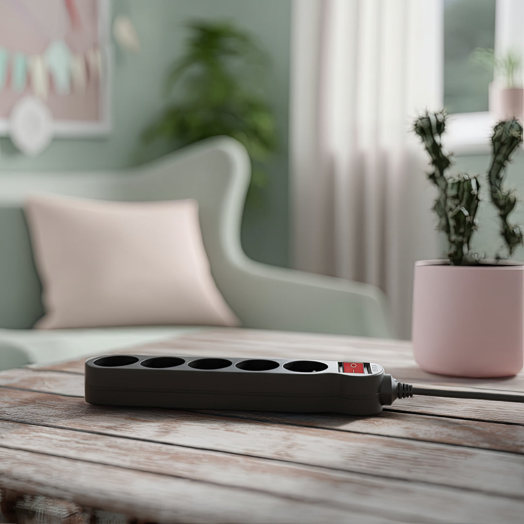Maclean Energy power strip MCE183 Förlängningskabel med 5 uttag med strömbrytare