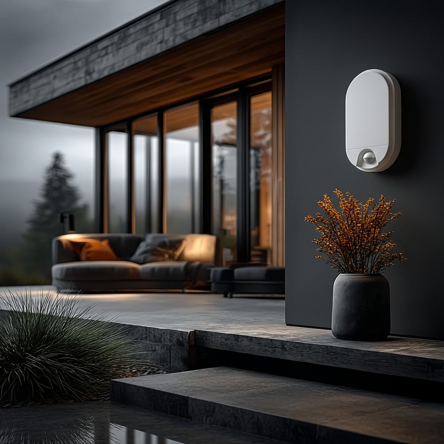 MCE340 LED-lampa med infraröd rörelsesensor - 1100lm 15W IP54, naturligt ljus (4000K)