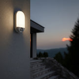 MCE340 LED-lampa med infraröd rörelsesensor - 1100lm 15W IP54, naturligt ljus (4000K)