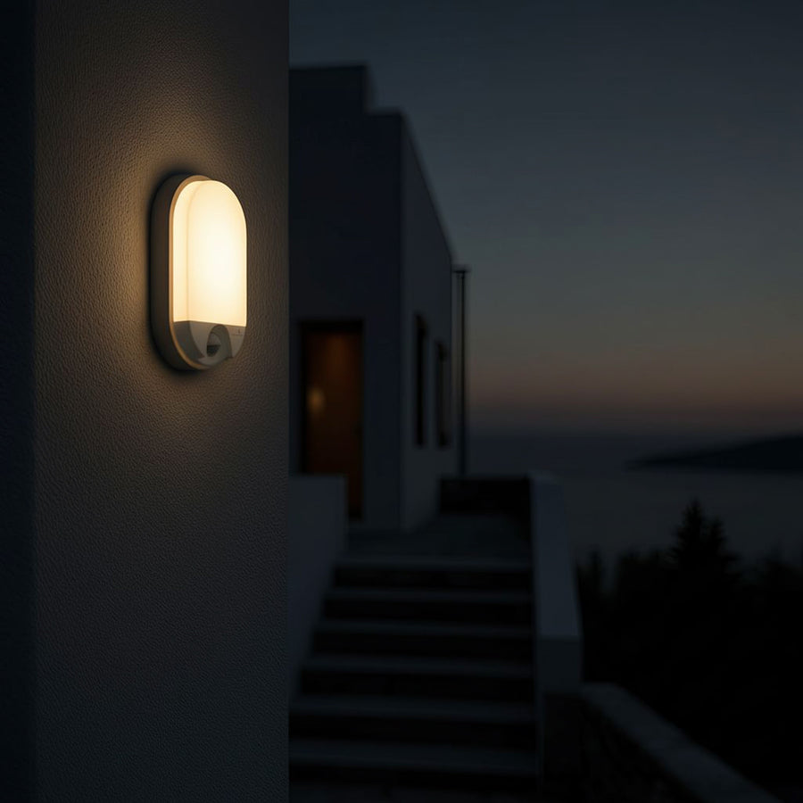 MCE340 LED-lampa med infraröd rörelsesensor - 1100lm 15W IP54, naturligt ljus (4000K)
