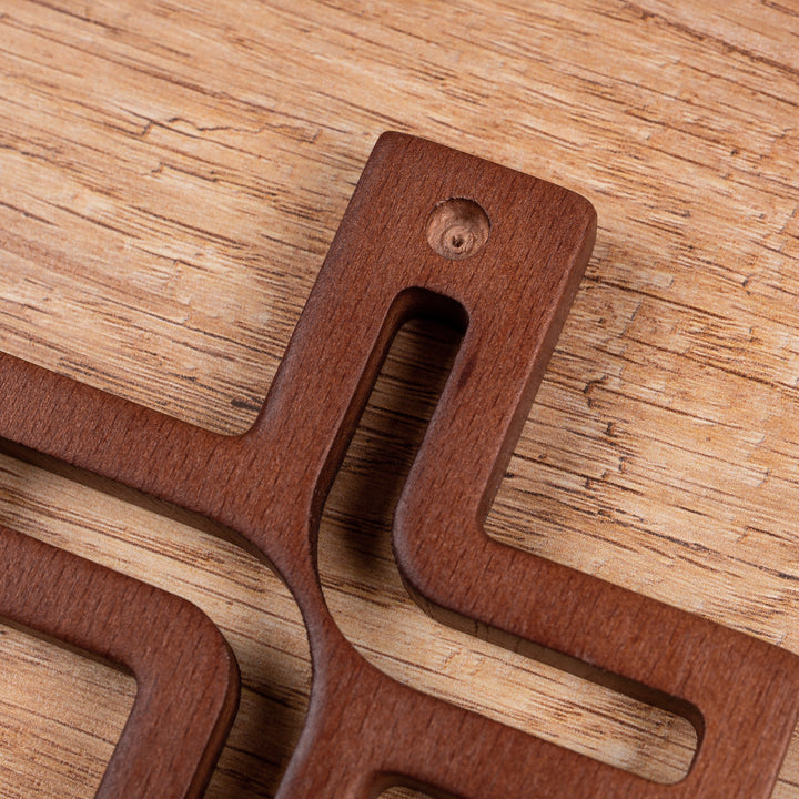 Hängande träkors modernt brunt 30x18x1,8 cm