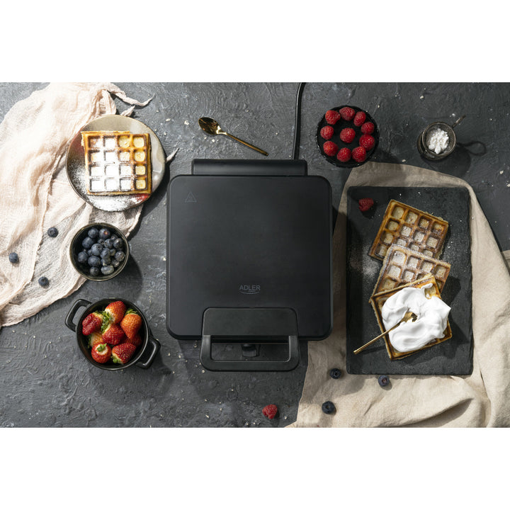 Våffeljärn Adler, för 4 våfflor, temperaturkontroll, 1800W, AD 3049