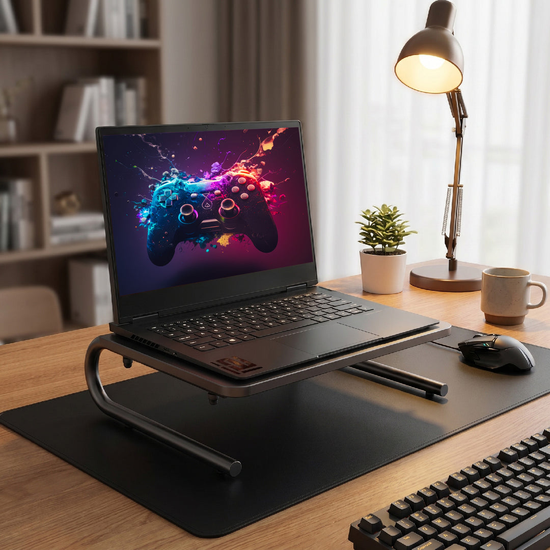 Maclean skärm- och laptopstativ, modell MC-948, passar skärmar och laptops på 13-32 tum. Effektivt förbättrar arbetsytan och ergonomin.