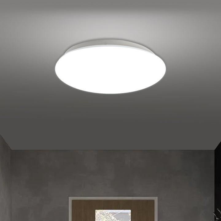 Maclean MCE347 LED sensor ceiling lamp. With a 5.8GHz microwave sensor, it emits a 4000K light with 12W power and 950lm brightness. Rated IP44, it ensures durability and reliability in various settings.