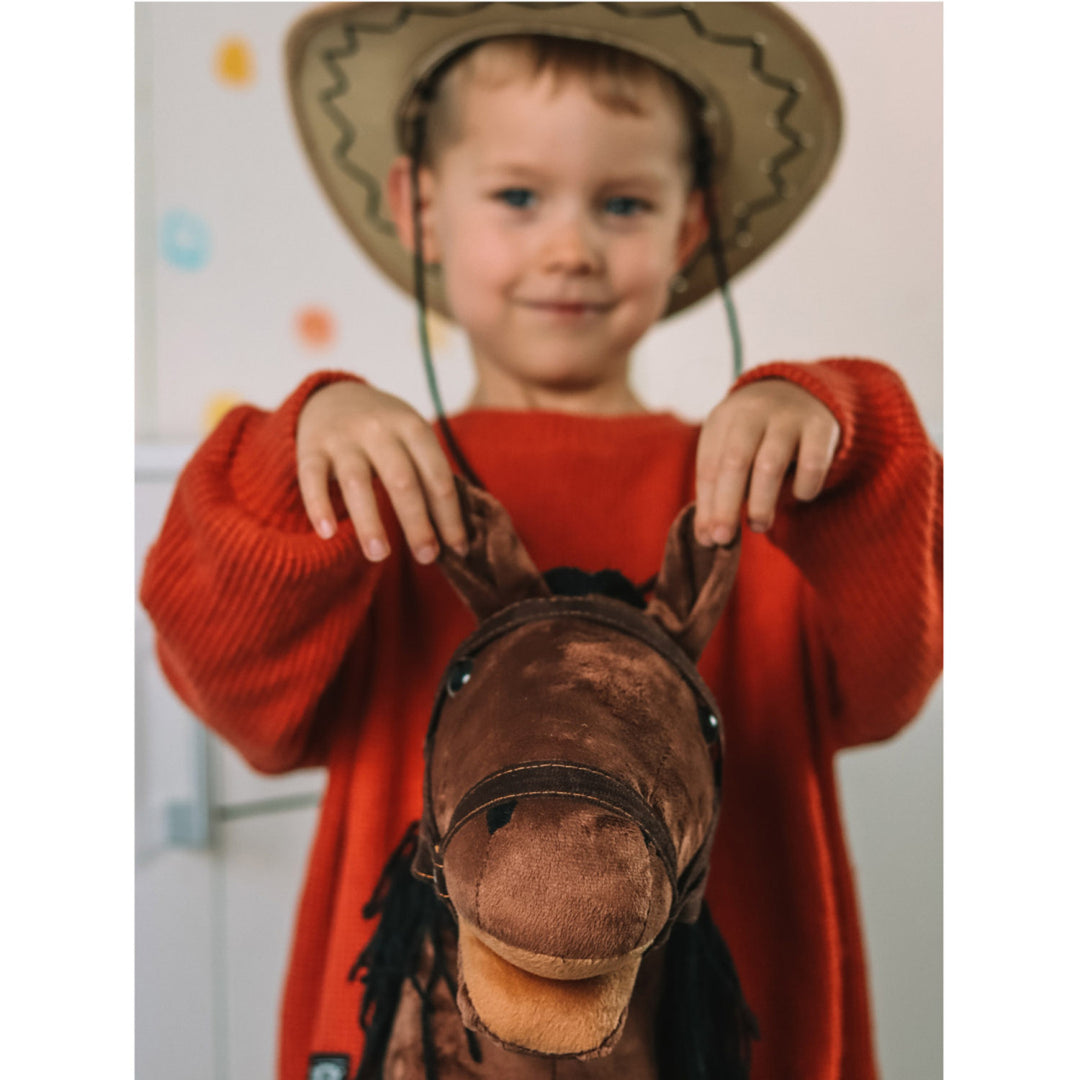 Teddykompaniet plyschhäst, träpinne, tyglar, 80 cm, T-TED-03002