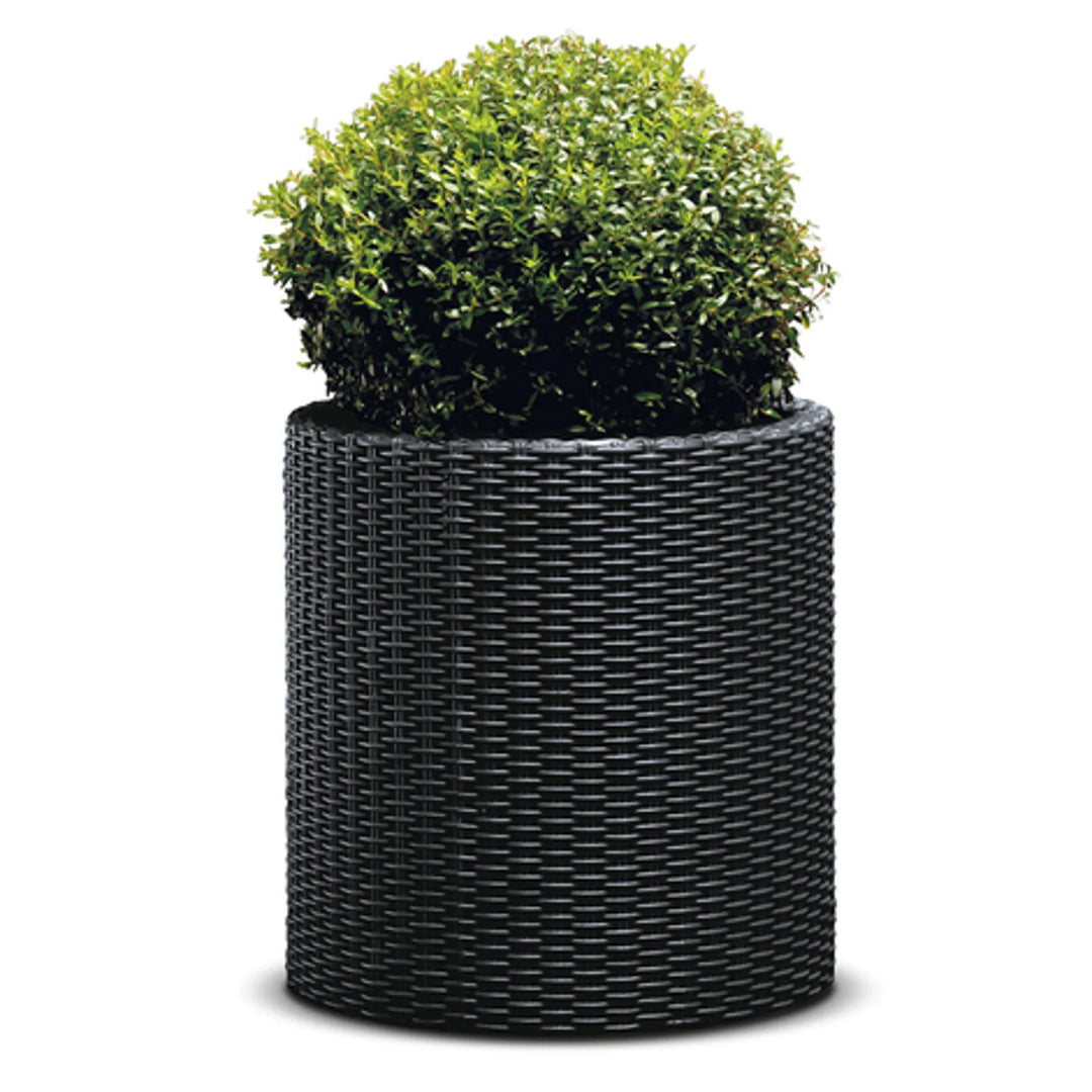 Keter Cylinder Planter M är en rund blomkruka med en diameter på 36 cm i elegant antracitfärg.