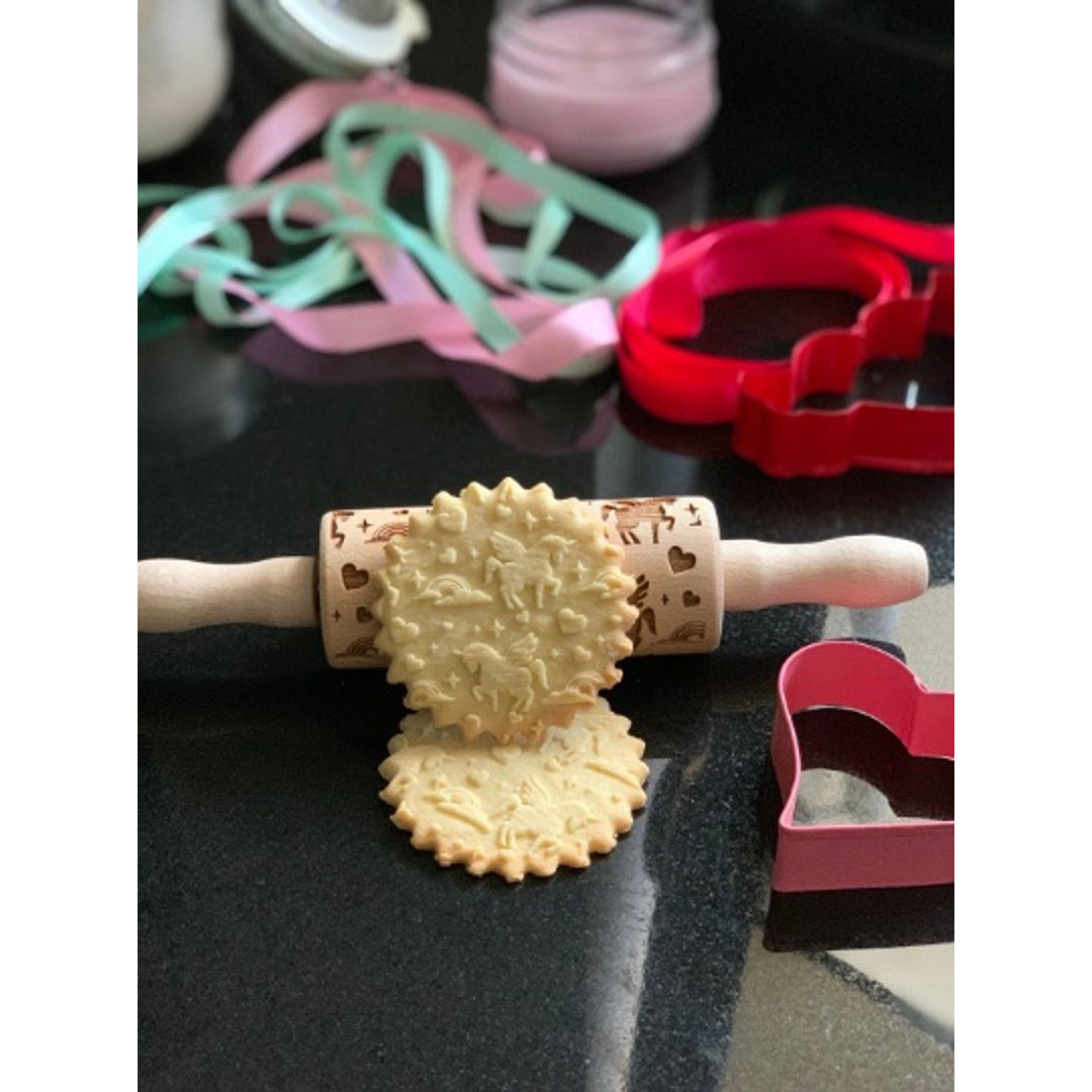 Goody Woody graverad tårtroller, 23,5 cm, bokträ, enhörningsdesign