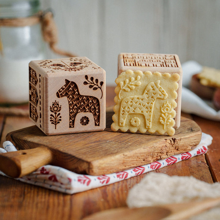 Goody Woody graverad tårtbit, 6 cm, bokträ, 6 mönster, skandinavisk stil