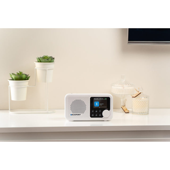Blaupunkt Portable Radio, DAB+ digitalradio och FM-tuner, Bluetooth, hörlursutgång, 2,4 tums färgdisplay, klock- och alarmfunktion, batteridriven och uppladdningsbar via USB-C, DR8WH
