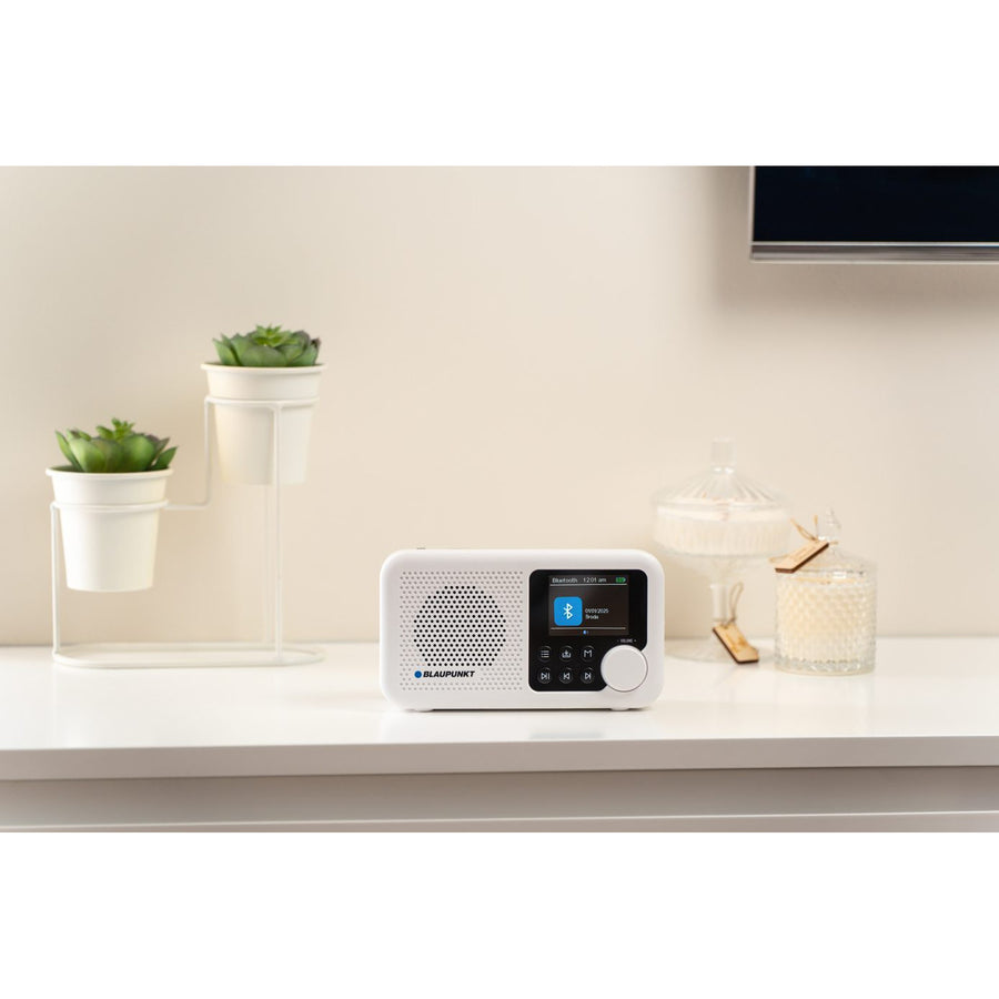 Blaupunkt Portable Radio, DAB+ digitalradio och FM-tuner, Bluetooth, hörlursutgång, 2,4 tums färgdisplay, klock- och alarmfunktion, batteridriven och uppladdningsbar via USB-C, DR8WH