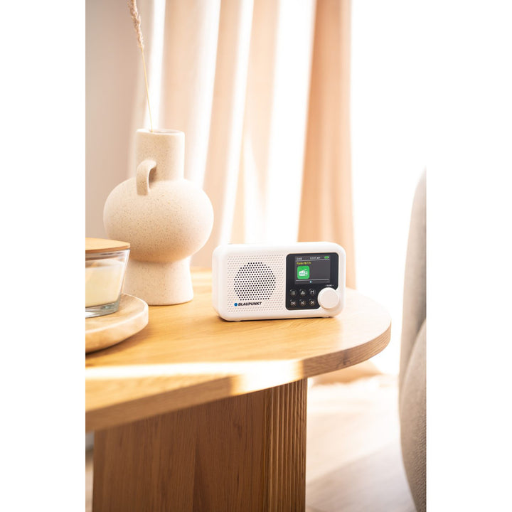 Blaupunkt Portable Radio, DAB+ digitalradio och FM-tuner, Bluetooth, hörlursutgång, 2,4 tums färgdisplay, klock- och alarmfunktion, batteridriven och uppladdningsbar via USB-C, DR8WH
