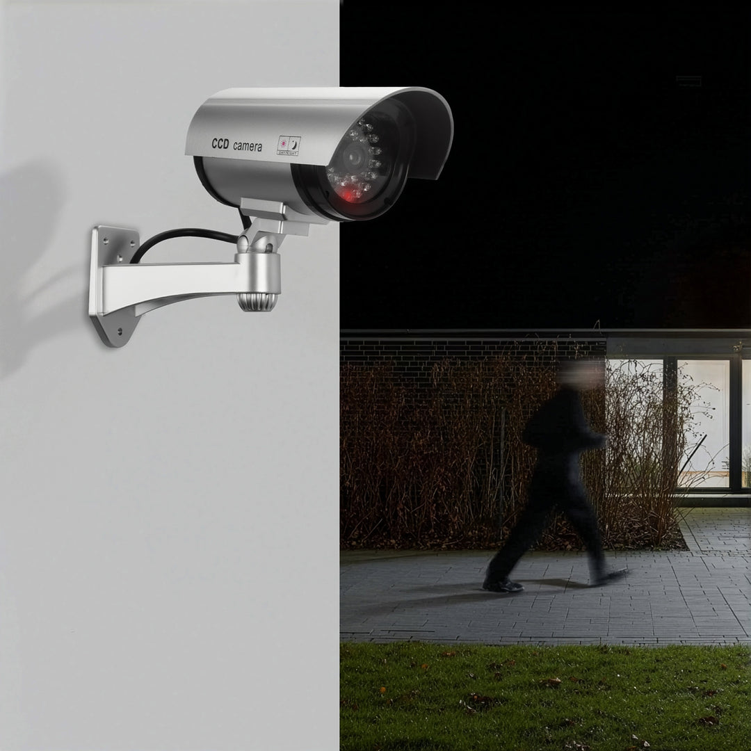 Dummy-kamera med blinkande LED IR1100 S IR extern + 2x Varta Industrial AA-batterier