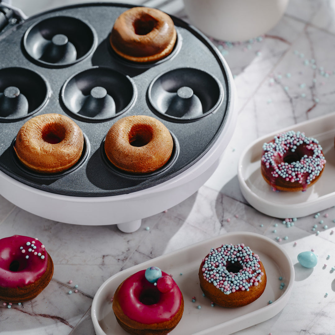 Doughnutmaker Adler, för 7 munkar, non-stick beläggning, vit, 1500W, AD 3075