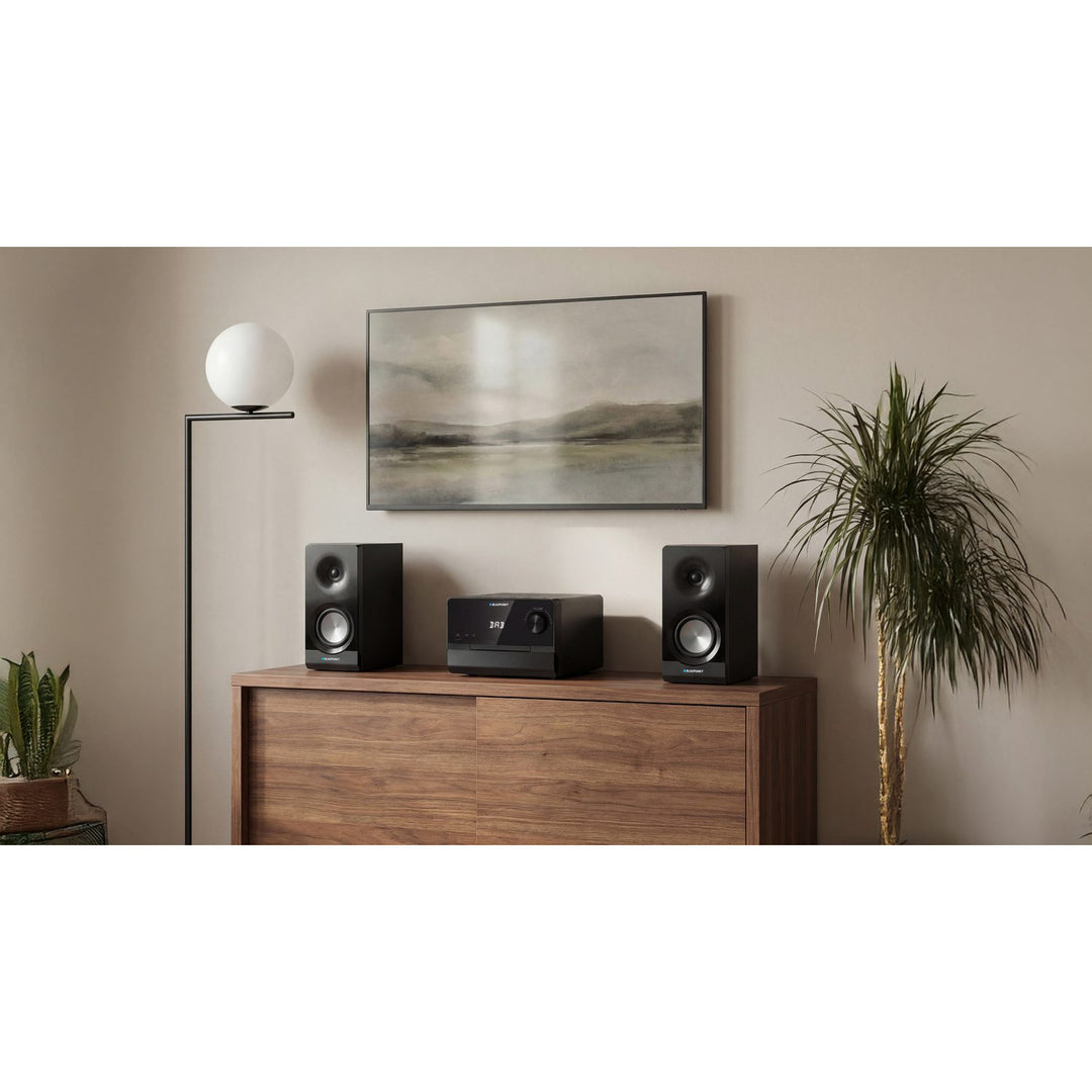 Blaupunkt mikrotorn, effekt 100 W RMS, DAB+-tuner, LED-display, FM-radio, teleskopantenn ingår, HDMI ARC-anslutning, CD/MP3/USB/BT, klocka med alarmfunktion, MS49DAB
