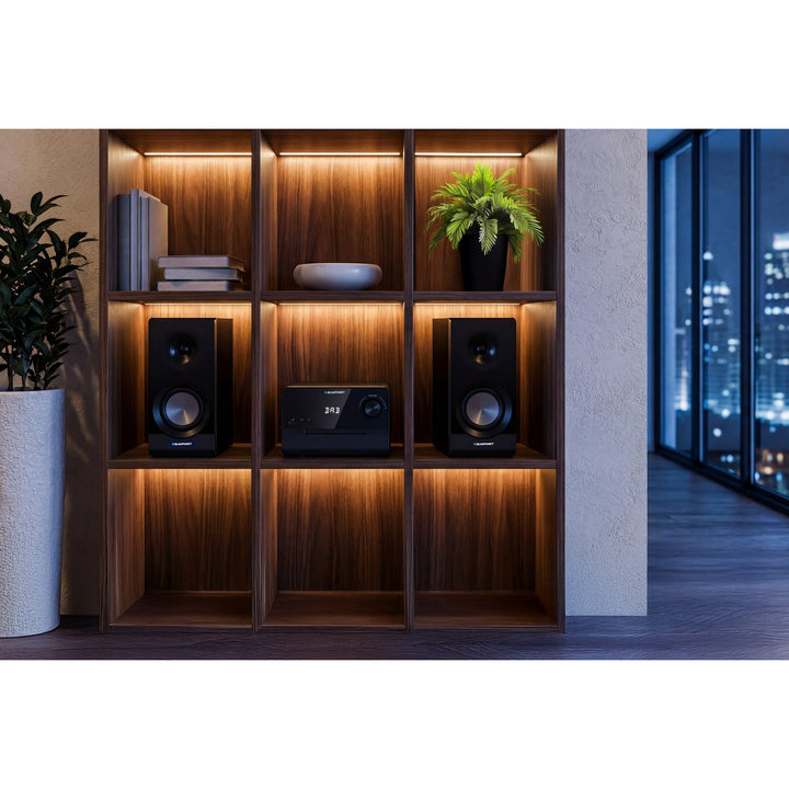 Blaupunkt mikrotorn, effekt 100 W RMS, DAB+-tuner, LED-display, FM-radio, teleskopantenn ingår, HDMI ARC-anslutning, CD/MP3/USB/BT, klocka med alarmfunktion, MS49DAB