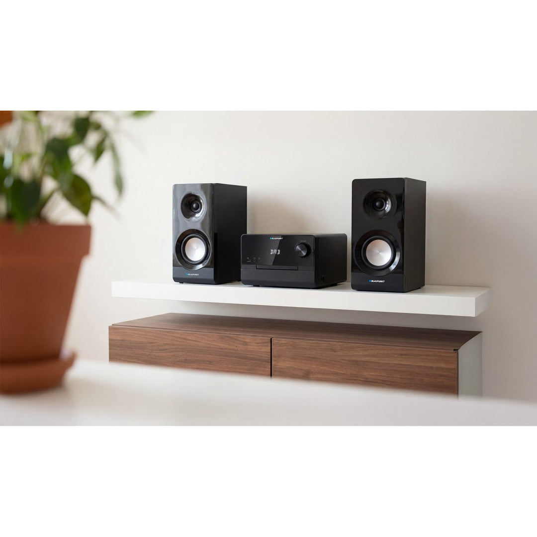 Blaupunkt mikrotorn, effekt 100 W RMS, DAB+-tuner, LED-display, FM-radio, teleskopantenn ingår, HDMI ARC-anslutning, CD/MP3/USB/BT, klocka med alarmfunktion, MS49DAB