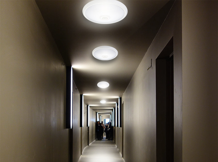 12W LED-taklampa med PIR-rörelsesensor och nödströmförsörjning, 6m räckvidd Maclean Energy MCE131 ACU
