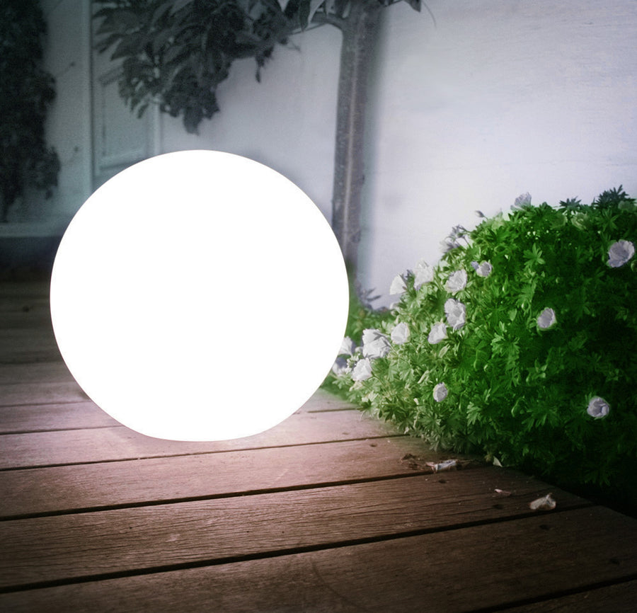 Solcellsdriven fristående trädgårdslampa GB168 – sfärisk, 30x30x63 cm, vit LED