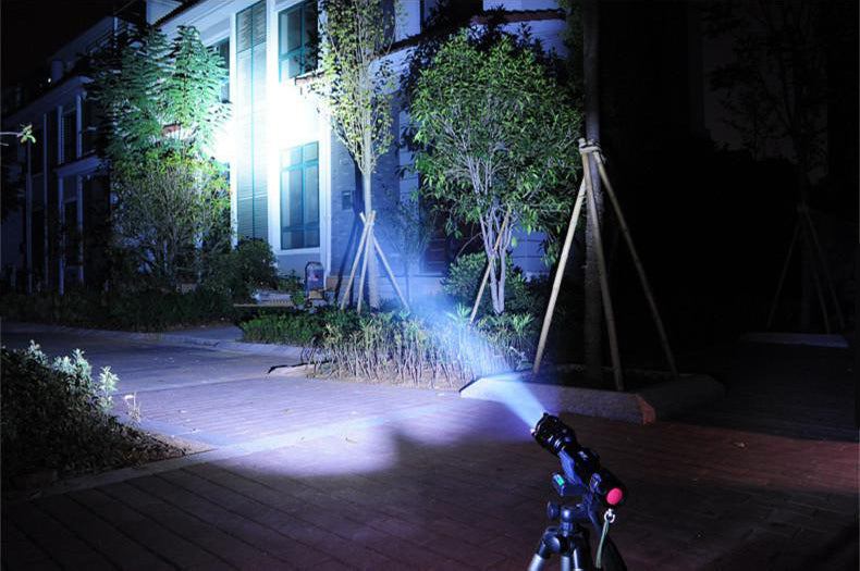 CREE LED cykellampa ficklampa, fäste + USB-kabel, batteri: 18650 litium (ingår), 3 belysningslägen, skyddsgrad: IPX5 Maclean MCE220