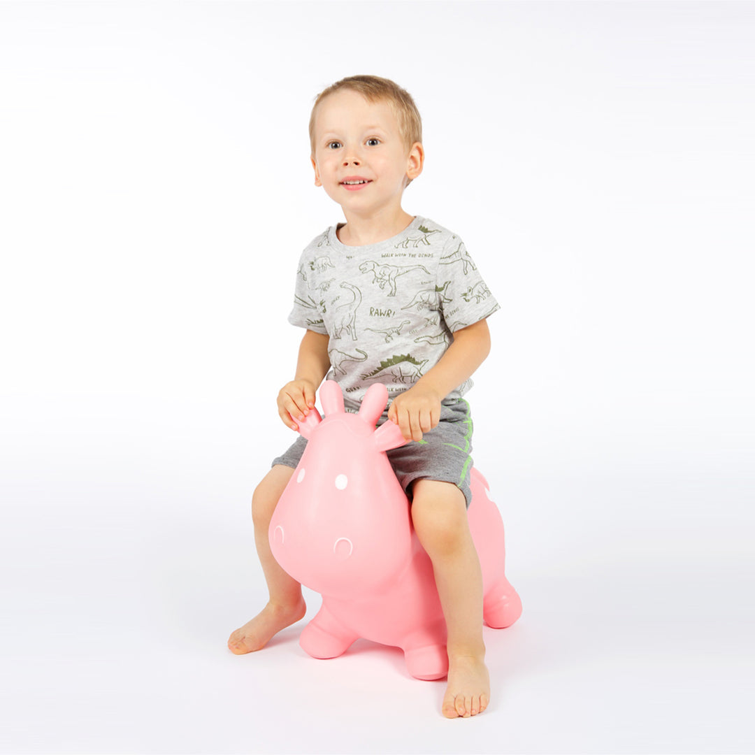 Vit ko-gummiströja enorm och unik kul när du hoppar med Hoppimals luftpump